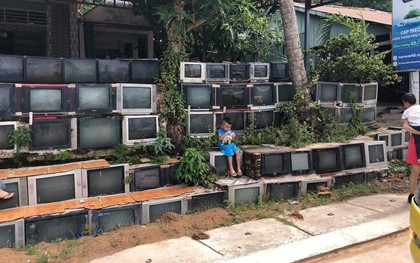 Căn nhà có tường rào làm hoàn toàn từ... tivi gây sốt MXH