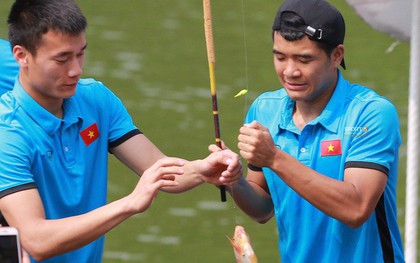 Olympic Việt Nam câu cá thư giãn hướng tới trận gặp UAE tranh Huy chương đồng ASIAD 18