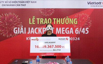 Người phụ nữ trúng 16 tỷ đồng Vietlott khi về thăm quê
