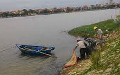 2 bố con đi mò ốc không về, hôm sau thấy chết nổi trên sông
