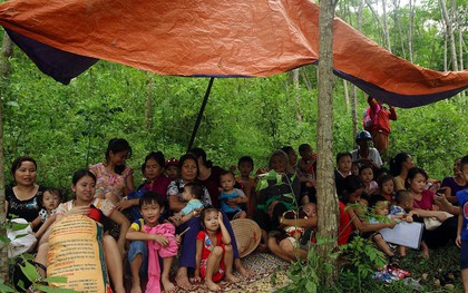 Nghệ An: Tin đồn thất thiệt thuỷ điện Bản Vẽ bị vỡ, hàng trăm người dân nháo nhào chạy lên núi tránh lũ
