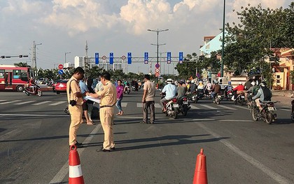 Bỏ chạy khi tông 3 xe máy, ô tô tiếp tục tông người truy đuổi