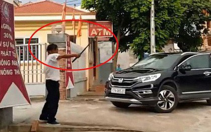 Nguyên nhân người đàn ông đập phá ô tô tiền tỷ trước trụ sở ngân hàng