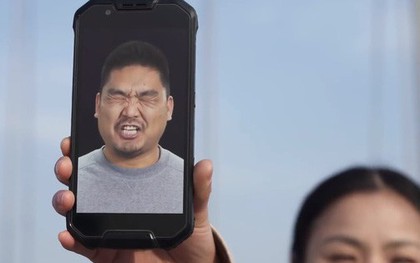 Tôi không biết phải nói gì sau khi xem xong clip quảng cáo điện thoại Trung Quốc này!