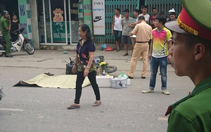 Hà Nội: Va chạm với xe container, nam thanh niên đi xe máy mặc áo grab bị kéo lê gần 50 mét, tử vong tại chỗ
