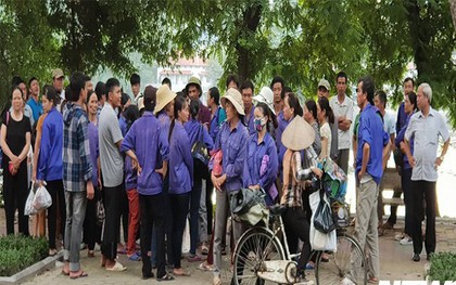 Hàng trăm công nhân bắt xe từ Thanh Hoá ra Hà Nội đòi lương và bảo hiểm