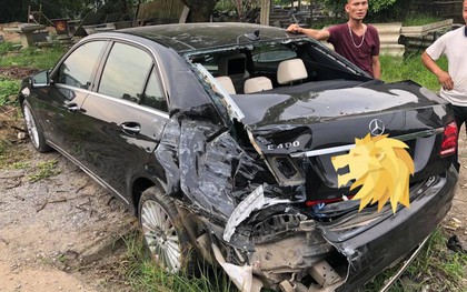 Hà Nội: Tài xế vừa lái vừa ngủ, xe tải Huyndai "hôn mạnh bạo" xế hộp Mercedes từ đằng sau