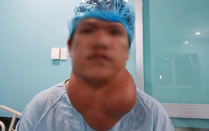 6 giờ phẫu thuật cắt bỏ khối bướu “khổng lồ” nặng 2kg khỏi cổ người đàn ông