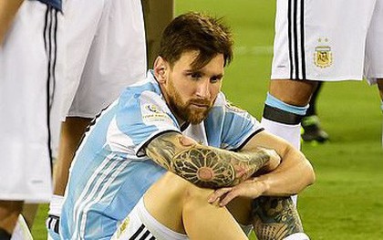 "Messi trốn vào một góc, khóc tức tưởi như đứa trẻ vừa mất mẹ"