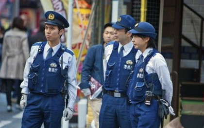 Bạn nghĩ tuần mới của mình tồi tệ? Một anh cảnh sát Nhật vừa đánh rơi súng trong khi làm nhiệm vụ
