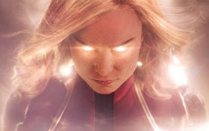 Captain Marvel "giáng thế", đấm cả người già ngay trailer nóng hổi đầu tiên