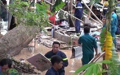 Cây đổ đè sập nhà, hai mẹ con tử vong thương tâm lúc rạng sáng