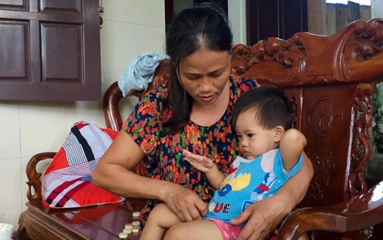 Vụ cả nhà nghi bị ngộ độc khi đi du lịch Đà Nẵng: "Mấy đêm liền con út đều òa khóc đòi bú sữa mẹ, mỗi lần vậy tôi đều không cầm được nước mắt"