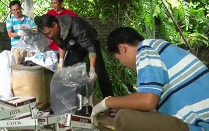 Phát hiện hơn 6.400 gói thuốc lá lậu cạnh ngôi nhà hoang