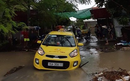 Tài xế taxi bị cuốn vào cống nước, mất tích ở Hải Phòng