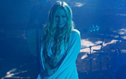 Xem MV trở lại của Avril Lavigne sau 5 năm vắng bóng, fan lại liên tưởng đến hình ảnh.. Tiểu Long Nữ