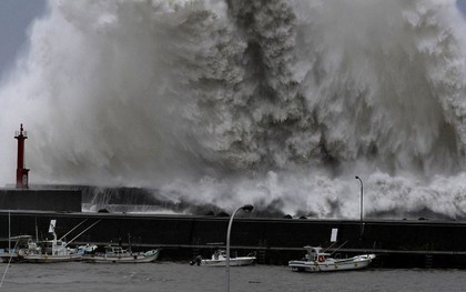 Hủy chuyến bay giữa Việt Nam và Osaka vì siêu bão Jebi gây ngập sân bay Nhật Bản