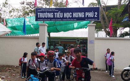 Nhiều phụ huynh kéo đến trường thắc mắc về sách Tiếng Việt lớp 1 Công nghệ Giáo dục