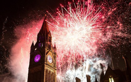 Chùm ảnh: Năm mới 2018 hân hoan trên toàn châu Âu, bầu trời London, Paris ngập tràn pháo hoa rực rỡ