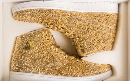 Ngắm mẫu giày Air Jordan đính 15 nghìn viên pha lê lóng lánh có giá gần 150 triệu đồng