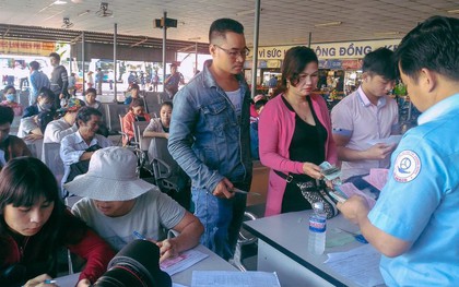 Xe thương hiệu "cháy" vé trong ngày đầu bán vé Tết Mậu Tuất ở Sài Gòn