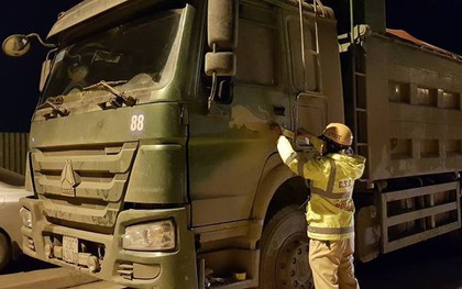 Hà Nội: Thi gan với CSGT 5 tiếng, tài xế xe tải bị phạt 16 triệu đồng