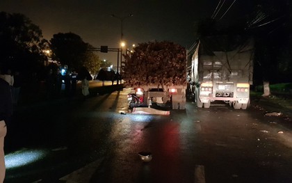 Đà Nẵng: Xe máy đâm vào xe tải đỗ bên đường,  1 người chết, 1 người nguy kịch