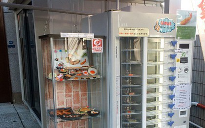Nhật Bản có cả máy bán mô hình đồ ăn giả tự động, trông ứa nước miếng vì tưởng thức ăn thật