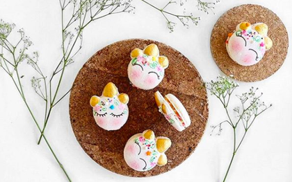 Bạn đã bao giờ từng thử một chiếc macaron có tạo hình đầu của kỳ lân chưa?