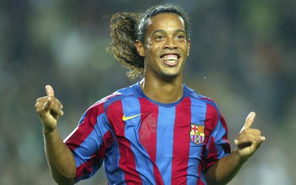 Huyền thoại Ronaldinho chính thức treo giày