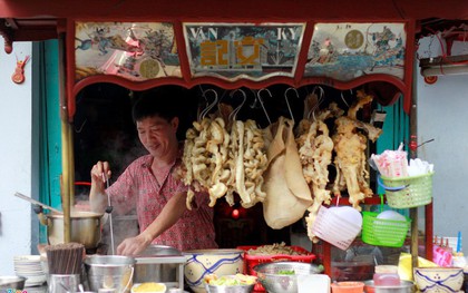 Dạo quanh các khu ẩm thực nước ngoài ở Sài Gòn, không chỉ có món ăn ngon mà chụp ảnh sống ảo cũng cực chất