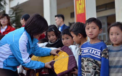 “Xuân biên giới năm 2018” - mang hàng nghìn áo ấm đến với người dân Lai Châu