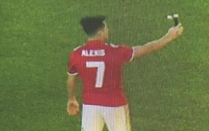 Lộ ảnh mặc áo số 7 huyền thoại, Sanchez sẵn sàng ra mắt Man Utd ngày mai