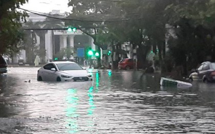 Lãnh đạo Đà Nẵng nói về trận ngập lịch sử: "Ở các cống xả tràn ngập chăn, màn, chiếu, gối…"
