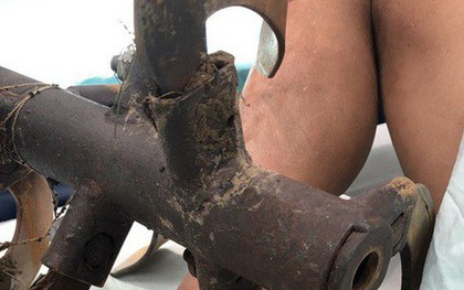 Anh nông dân nhập viện cùng chiếc lưỡi máy cày cắm ở chân