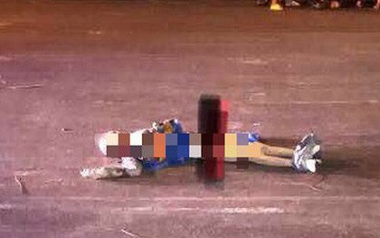 Tá hỏa 1 thanh niên mang xác người chết bí ẩn trong ngôi nhà hoang ra đường