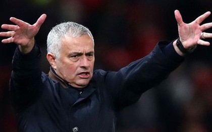 MU mất 15 phút để "xóa sổ" phòng làm việc của Mourinho