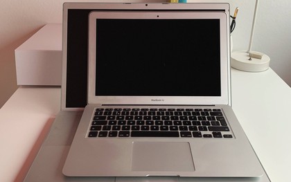 Có phải Apple đang "tiến hóa ngược": MacBook 12 năm trước viền màn hình còn mỏng hơn cả bây giờ!