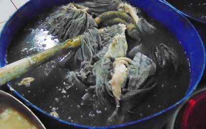 Kinh hãi nội tạng bò bốc mùi được ngâm trong nước vôi bột làm trắng để bán phá lấu, lẩu bò ở Sài Gòn