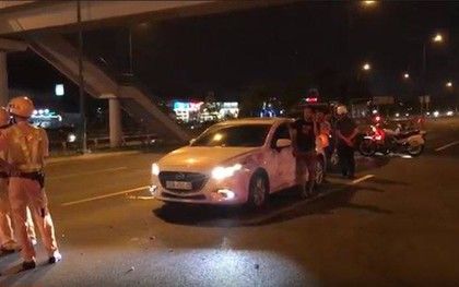 Nữ tài xế say xỉn lái ô tô gây tai nạn rồi cố thủ, định bỏ chạy ở Sài Gòn