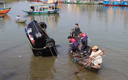 Vớt được thi thể người chồng và con trai 6 tuổi trong vụ ô tô chở cả gia đình người Hà Nội lao xuống sông ở Hội An