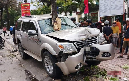 Vụ ô tô "điên" lao lên vỉa hè tông 2 mẹ con đang đứng chờ xe buýt: Bắt tạm giam tài xế