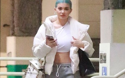 Chỉ ra phố đi mua sắm, Kylie Jenner đã xách theo chiếc túi có giá trị ngang cả một ngôi nhà!