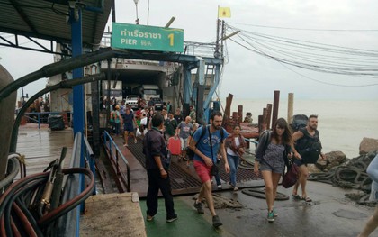 Bão Pabuk gây sóng cao 7m, du khách tháo chạy khỏi các đảo du lịch Thái Lan