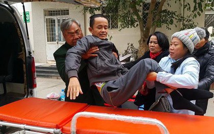 Chuyện về người phụ nữ bỏ tiền mua xe cứu thương và người đàn ông vượt gần 2.000 cây số ra Hà Nội làm tài xế miễn phí cho bệnh nhân nghèo