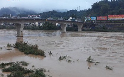 Lào Cai: Sông Hồng xuất hiện lũ lớn chưa từng có giữa mùa đông