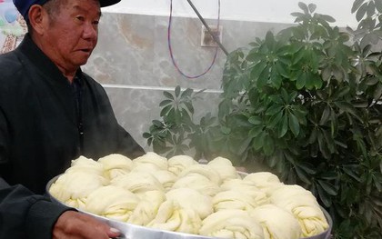 Ông lão bán màn thầu giá 0 đồng suốt 3 năm ròng, lý do được hé lộ khi ông qua đời khiến bao người rơi nước mắt
