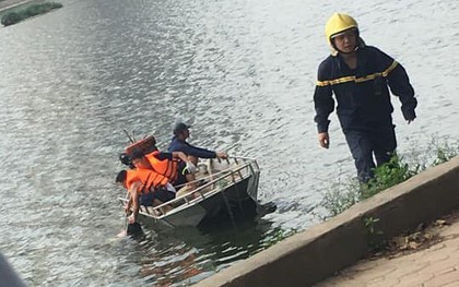 Hà Nội: Đi tập thể dục, người dân bàng hoàng phát hiện thi thể nam thanh niên nổi lập lờ trên hồ Linh Đàm