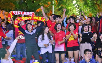 Trận đấu kết thúc với tỷ số 3-1 nghiêng về ĐT Việt Nam, hàng triệu CĐV vỡ òa trong niềm vui chiến thắng