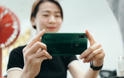 Cày phim qua Youtube và Netflix liên tục trên Galaxy A20s: Bao giờ thì hết pin?